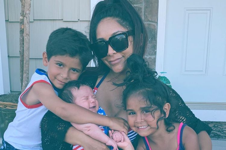 Snooki Drinking Wine, Living Best Mom Life Despite Mom-Shamers