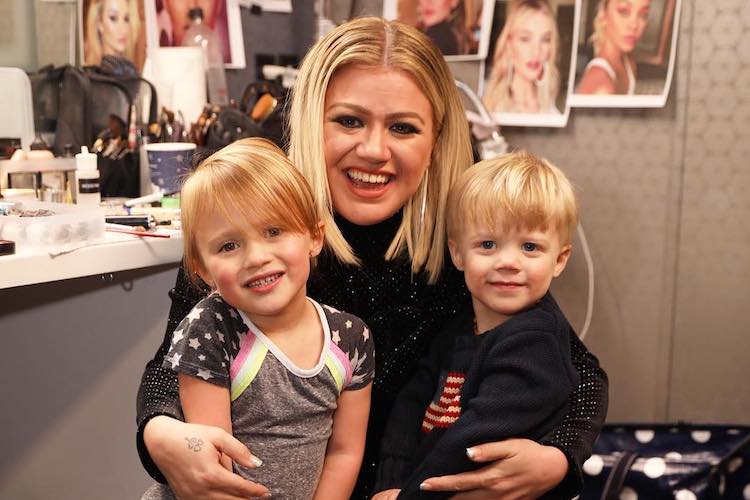 Kelly Clarkson on How She Prioritizes Kids Despite Busy Schedule