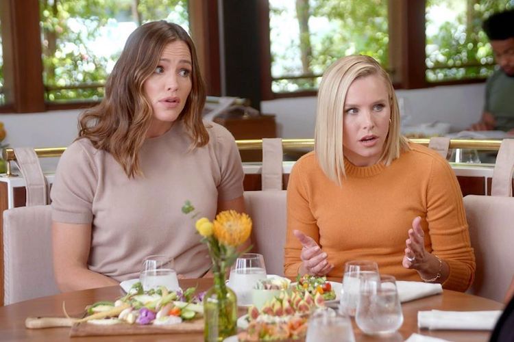 Kristen Bell and Jennifer Garner on 'Momsplaining' Podcast