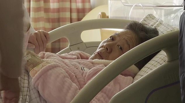 67-Year-Old Chinese Woman Becomes Oldest Woman to Give Birth After Conceiving Naturally