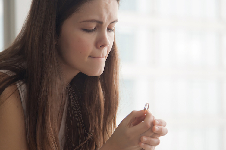 This Woman Really Can't Get Over How Tiny Her New Engagement Ring Is