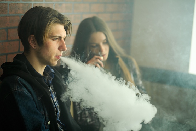 Texas Teenager Reportedly Becomes the Youngest Person to Die of Vaping-Related Lung Illness