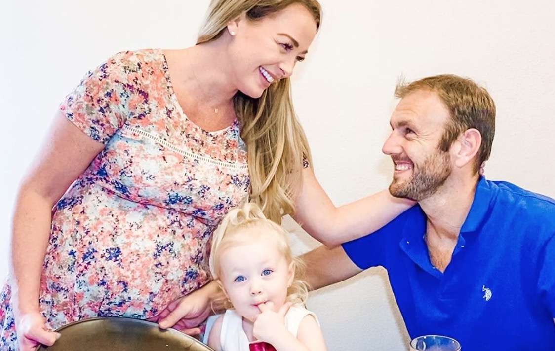 Pregnant Jamie Otis Apologizes for Flying Home During Outbreak