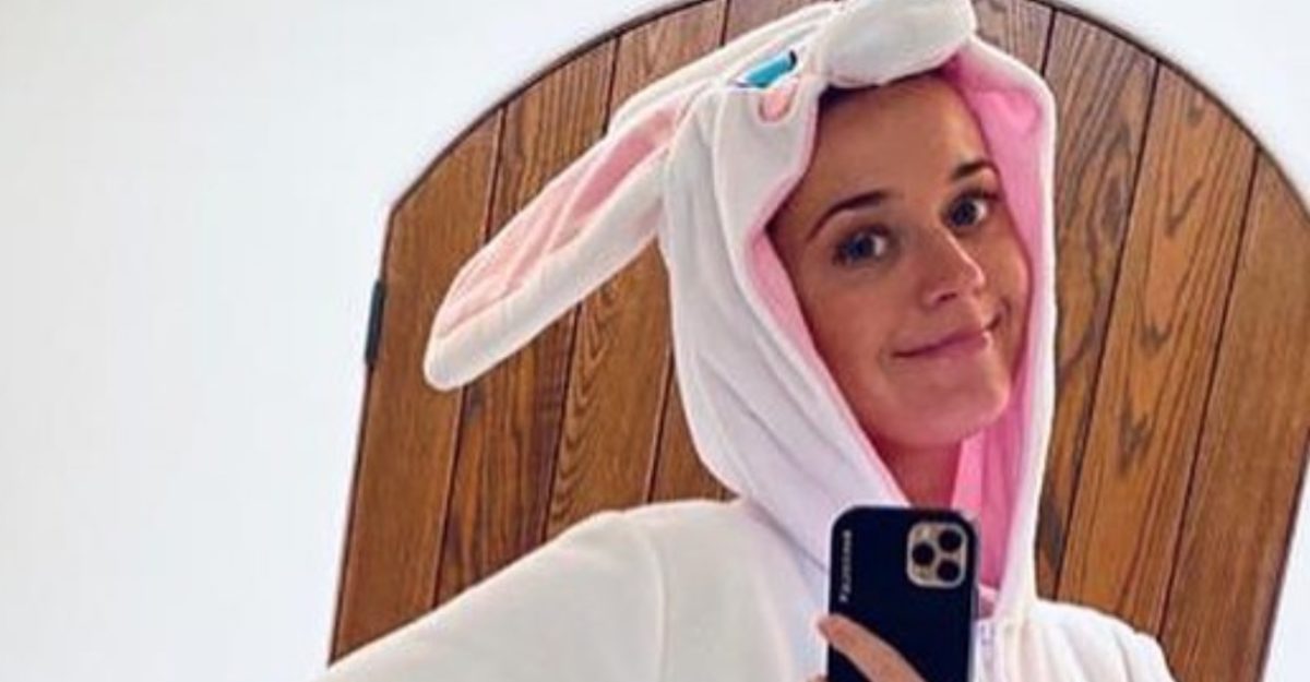 Katy Perry Who Is Pregnant While Quarantined Says She's 'Doing Well All Thing Considered'