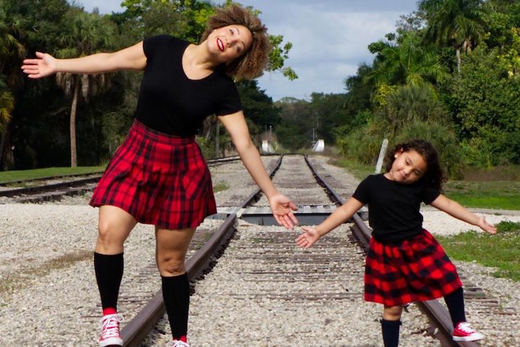 11 Moms Who Matched with Their Daughters and Made It Work