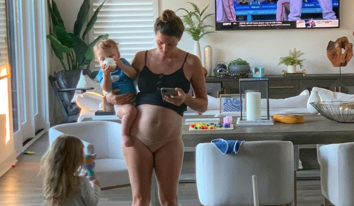 Jade Roper Tolbert Posts All To Real Photo Of Mom Life