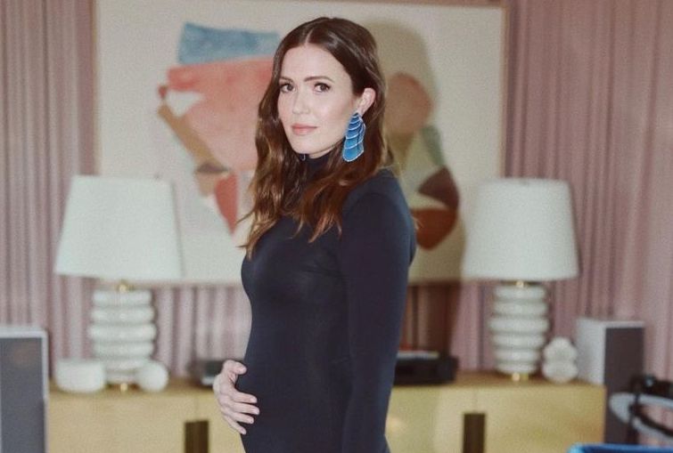 Mandy Moore Talks Hiding Bump While Filming