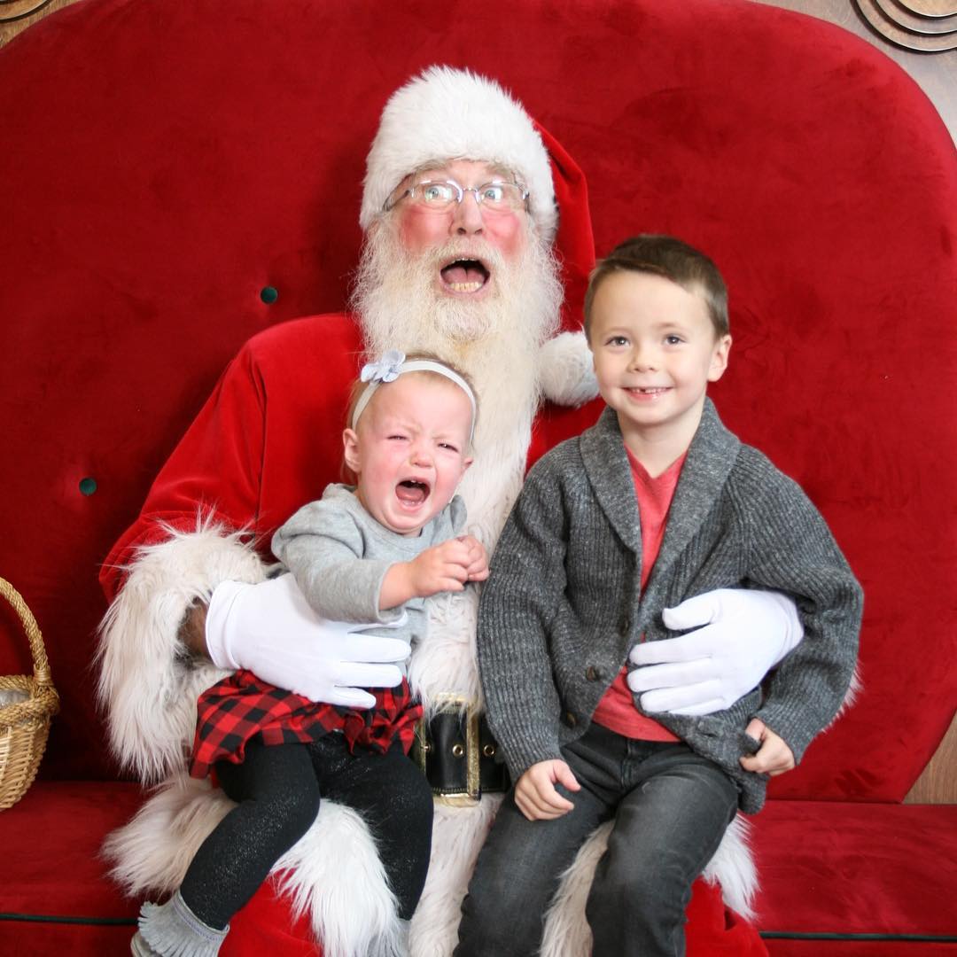 25 Scary Santas and the Children They Traumatized