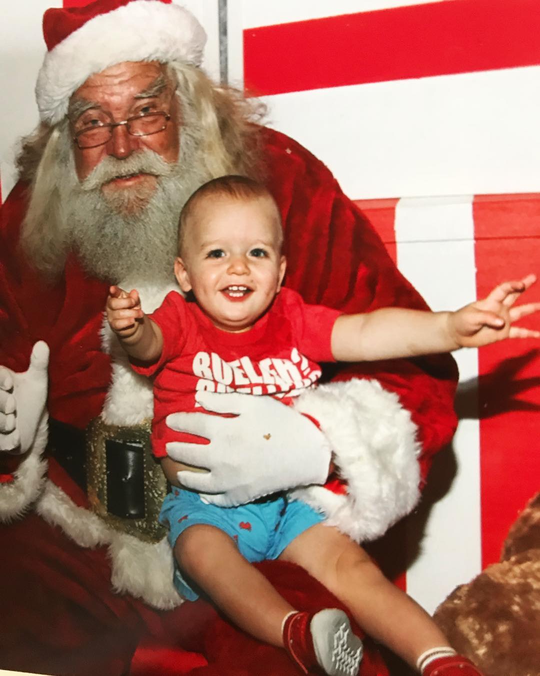 25 Scary Santas and the Children They Traumatized