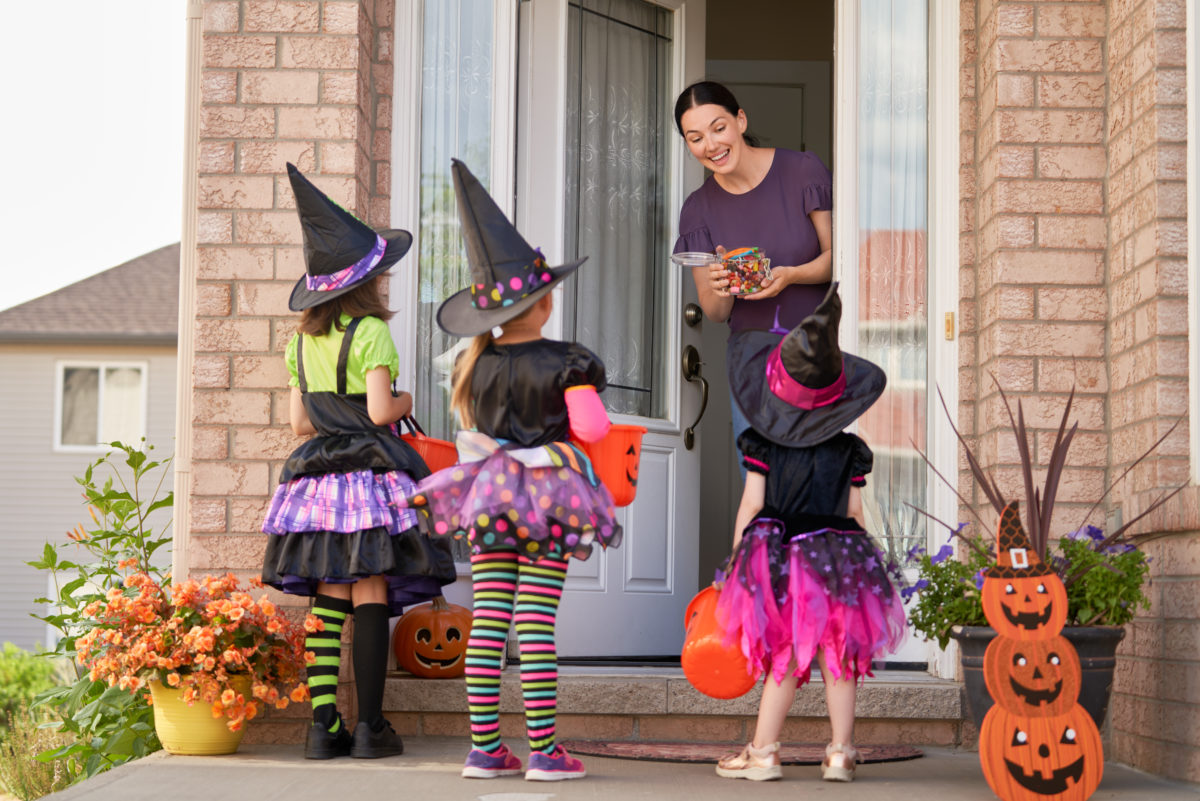 Kids Dump Some of Their Halloween Candy In Front of Child With Cancer Sign So That He Can Enjoy the Goodness Too