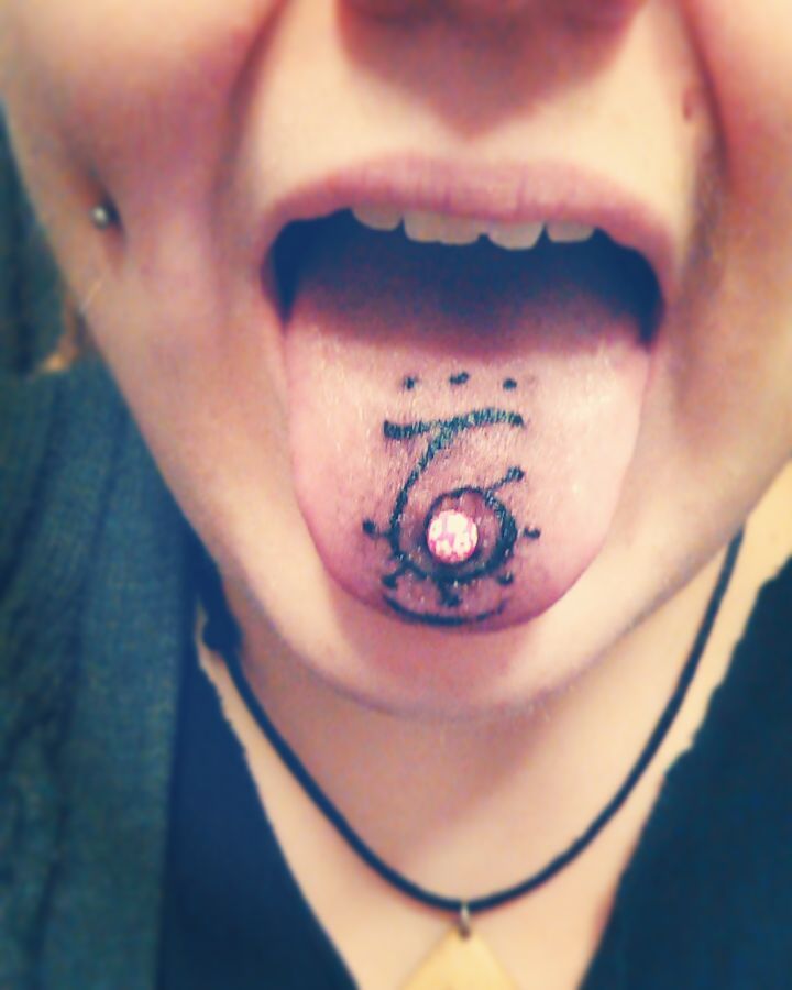 25 Real Tongue Tattoos That We Don't Have a Taste For