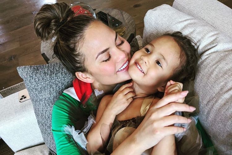 Chrissy Teigen Wants Us to Boot 'Breast Is Best' and Instead Normalize Formula Feeding