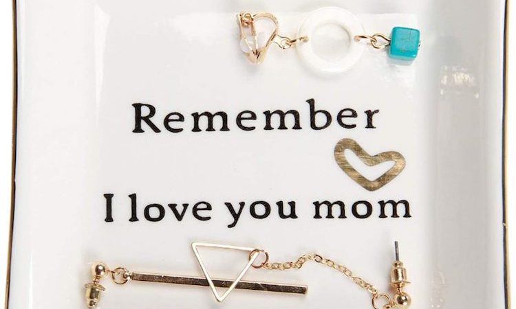 Show Your Mom Some Love This Valentine’s Day, Here Are Some Gifts She’d Love to Receive