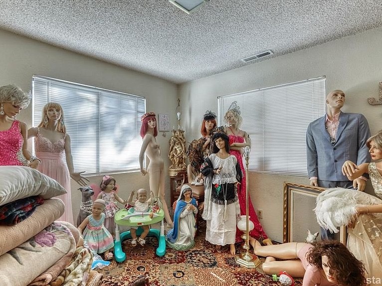 The 25 Wildest Photos from Zillow Real Estate Listings You Will Ever See