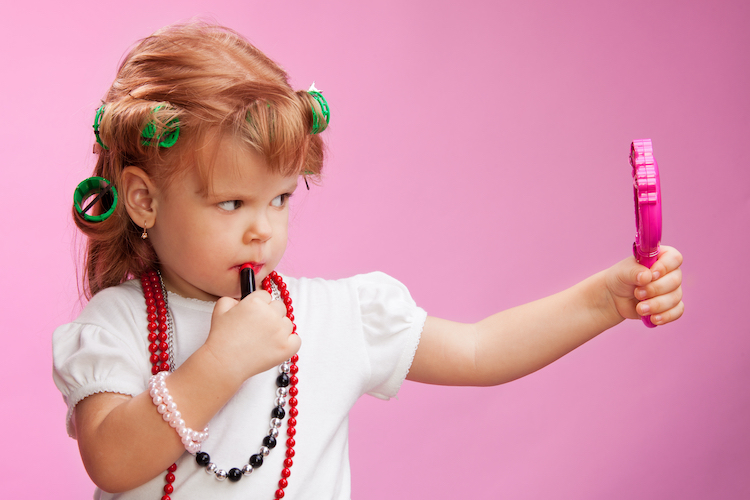 Mom Gives 2-Year-Old Painful Rash by Using Makeup to ‘Make Her Look Pretty’