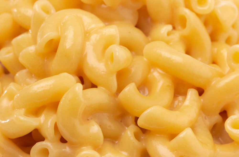 Waitress Refuses To Serve a Family Mac & Cheese Because Kid Vomits It Up Every Time