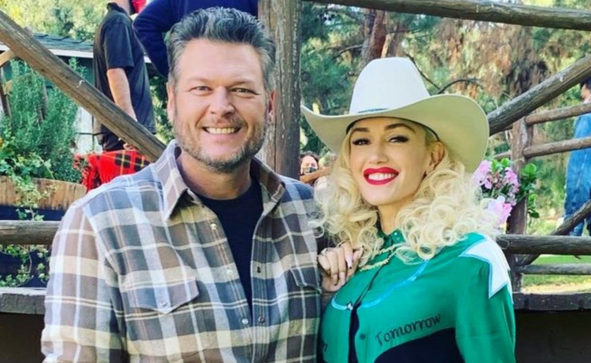 Blake Shelton and Her 3 Son With Her Wedding Dress While Shelton Made Everyone Cry With His Surprise Wedding Gesture