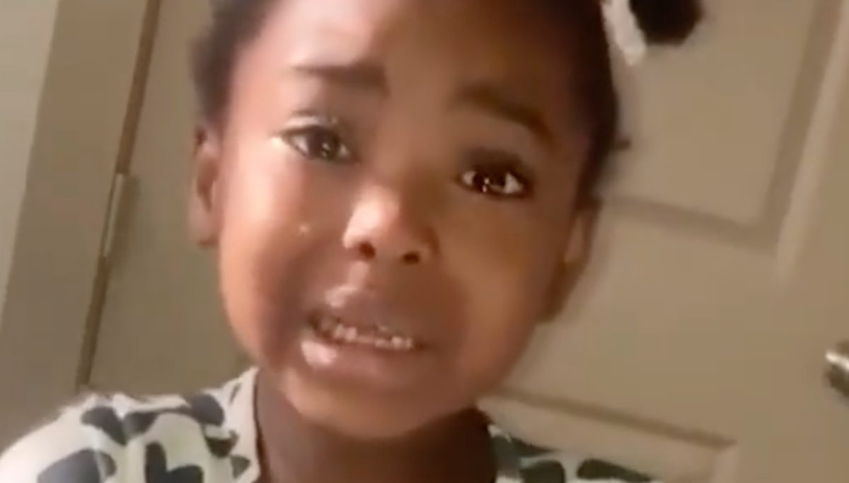 5-Year-Old Girl Thinks Her Mom Is An Alien After Finding Her Passport