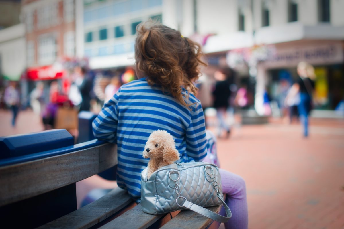 Mother Abandons 2-Year-Old Daughter At Hospital, Gives Her To Off Duty Cop