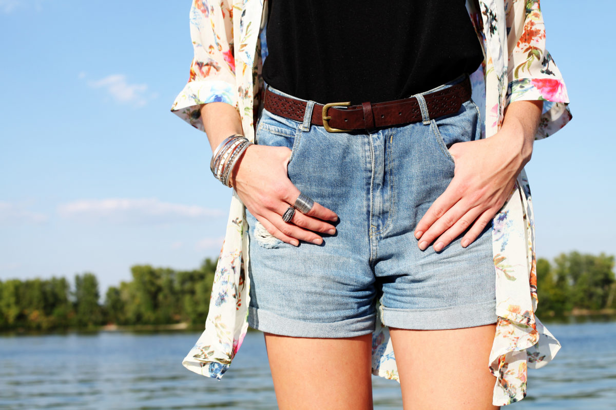 Woman Almost Dies Of Wedgie From Jean Shorts While On A Date