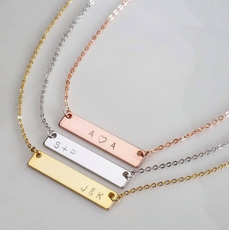 10 Customized Name Necklace Gifts