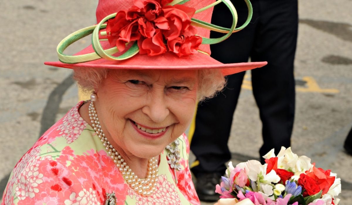 The World Is In Awe While Watching All 8 of the Queen’s Grandchildren Guard Her Coffin